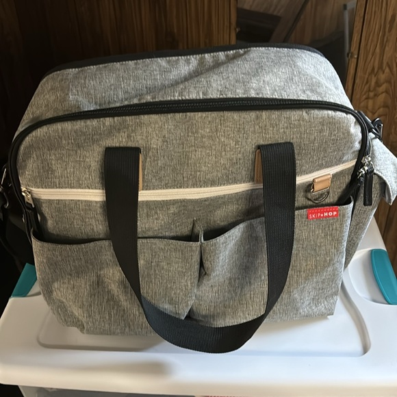 HP 10/26 🌟 Gently used (only 3 times) Skip hop Diaper Bag: Iconic Duo Weekender - Picture 6 of 12